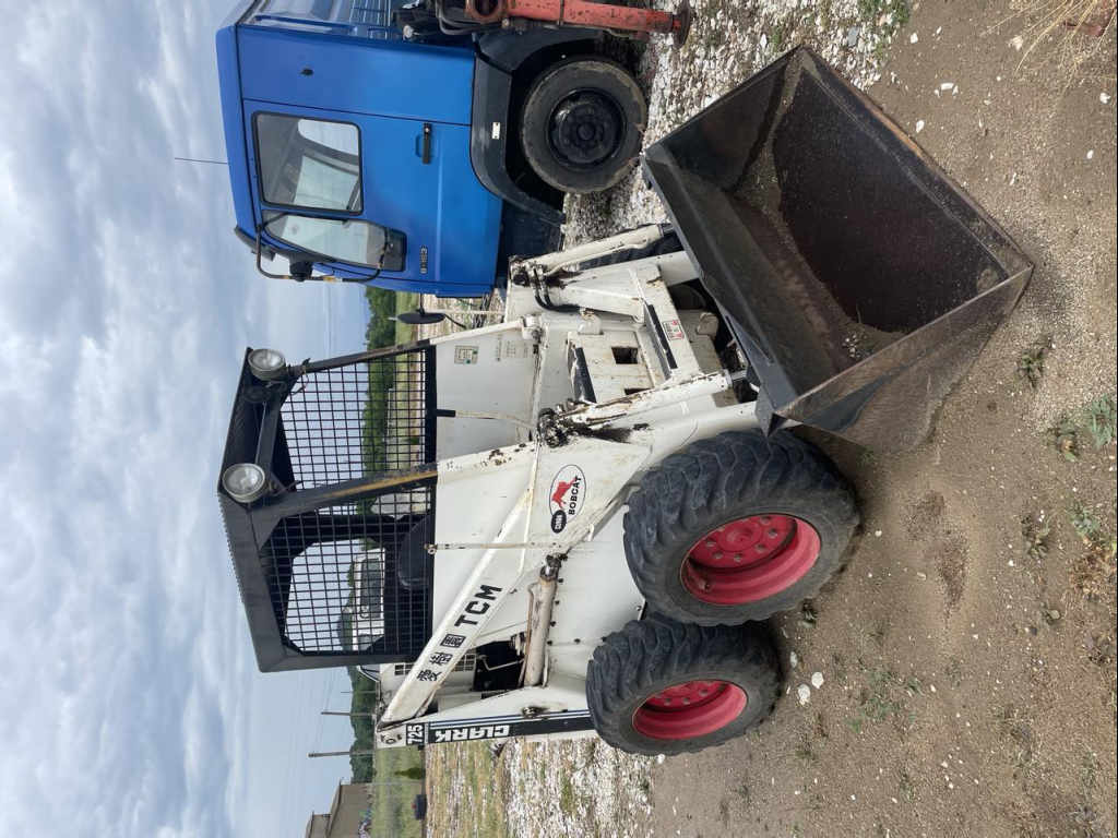 Услуги с мини челен товарач бобкат, багер и валяк